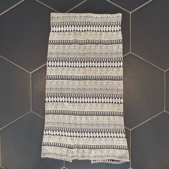 Otis and Maclain pencil skirt - Picture 2 of 5